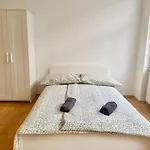 2 Bedroom Long-Term Central Apartment With Free Parking