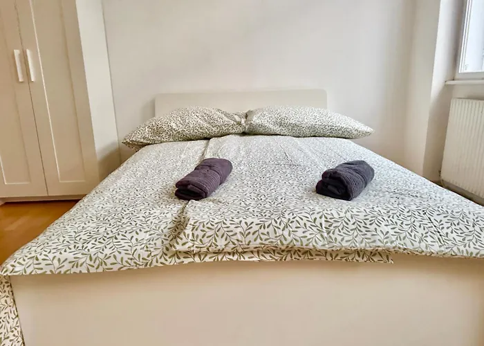 2 Bedroom Long-Term Central Apartment With Free Parking