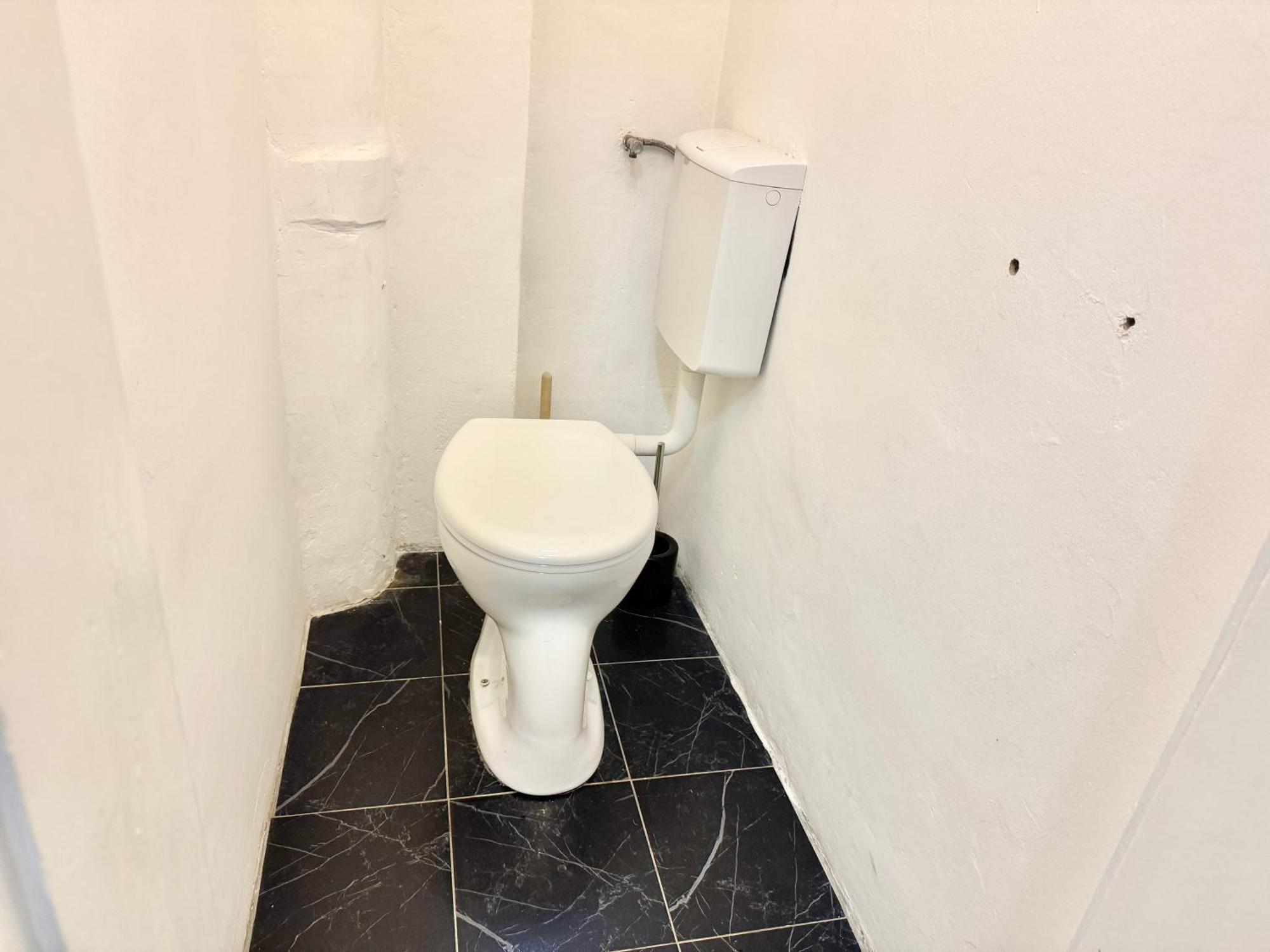 2 Bedroom Long-term With Free Parking Apartment *