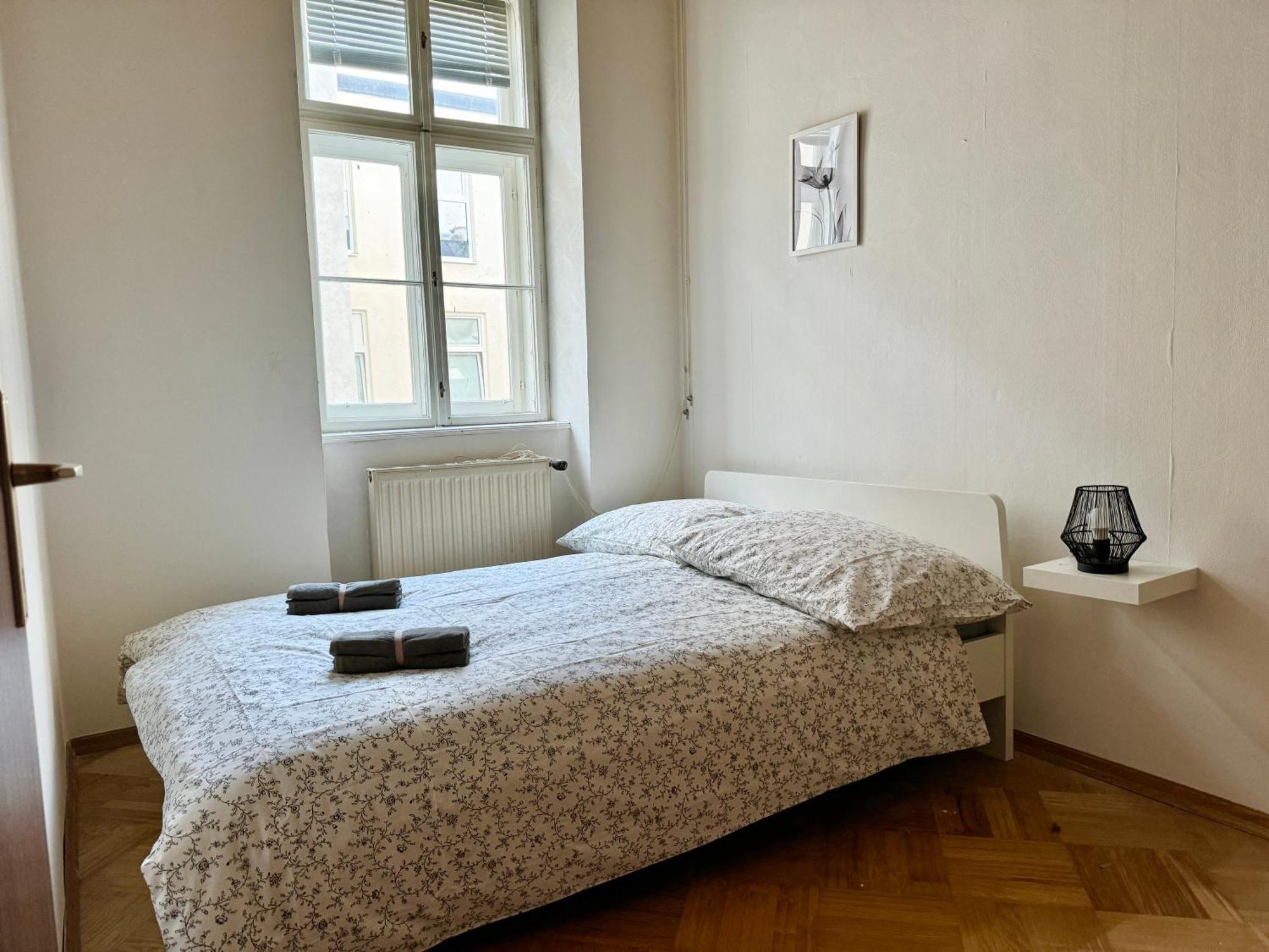 Apartment 2 Bedroom Long-term With Free Parking